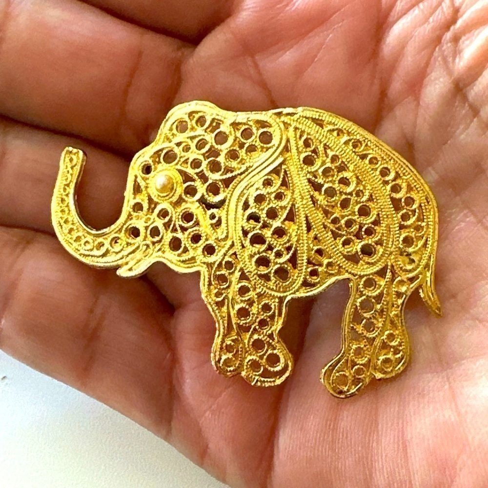 Filigree Elephant Animal Safari Brooch Die Cut Ornate Gold Tone Pearl Eye 0672